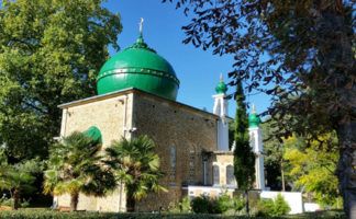 View of the Shah Jahan Mosque and its spectacular dome