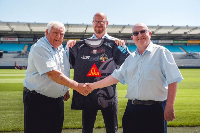 L-R Tony Rowe - CEO Exeter Chiefs Darren Bunting - Business Unit Manager UK Distribution Tom Forsyth - General Manager UK