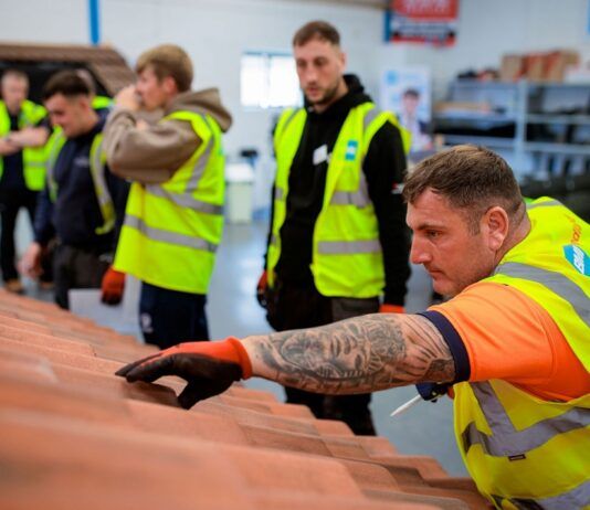 Roofing apprentices highlight mentor support benefits Roofing apprentices